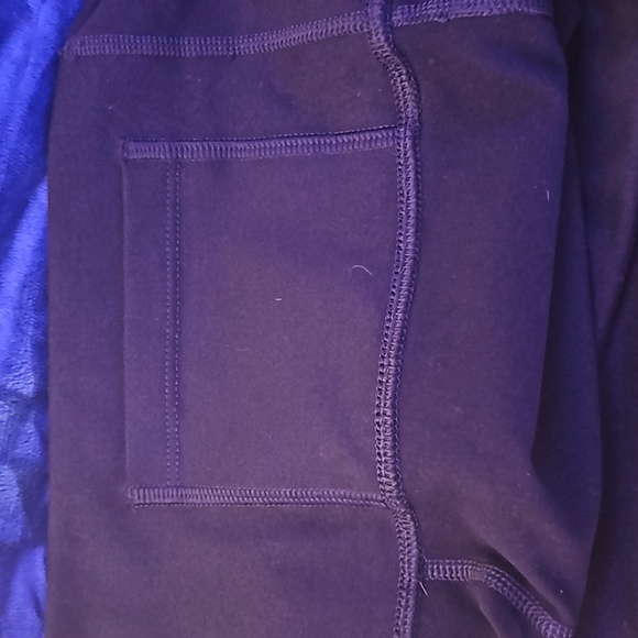 NWOT Fabletics Powerhold 6" bike short - Picture 3 of 4